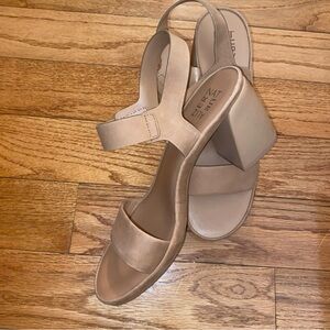 Woman’s Naturalizer Leather Sandal size US 10M NWOB Chunky Heeled Comfort Shoe
